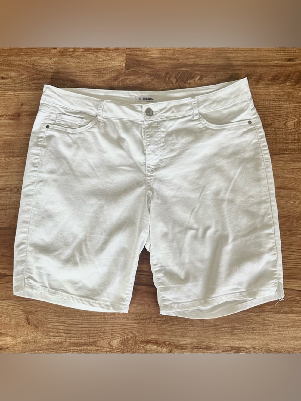 d.jeans Stretch White Denim Bermuda Jean Shorts 16W Inseam 10”